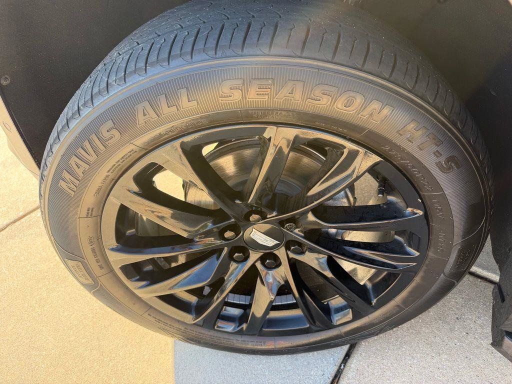 Used 2021 Cadillac Escalade Premium Luxury AWD/4WD image 29