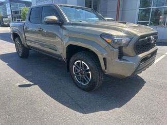 Used 2024 Toyota Tacoma TRD Sport w/ TRD Sport Premium Package AWD/4WD video 3