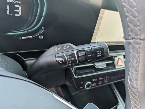 Certified 2024 Kia Niro EX Touring image 33