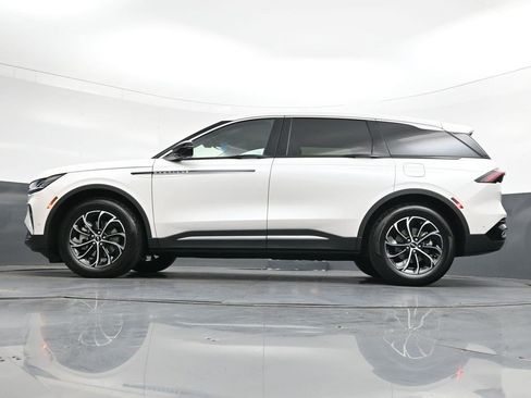 Used 2024 Lincoln Nautilus Premier AWD/4WD image 37