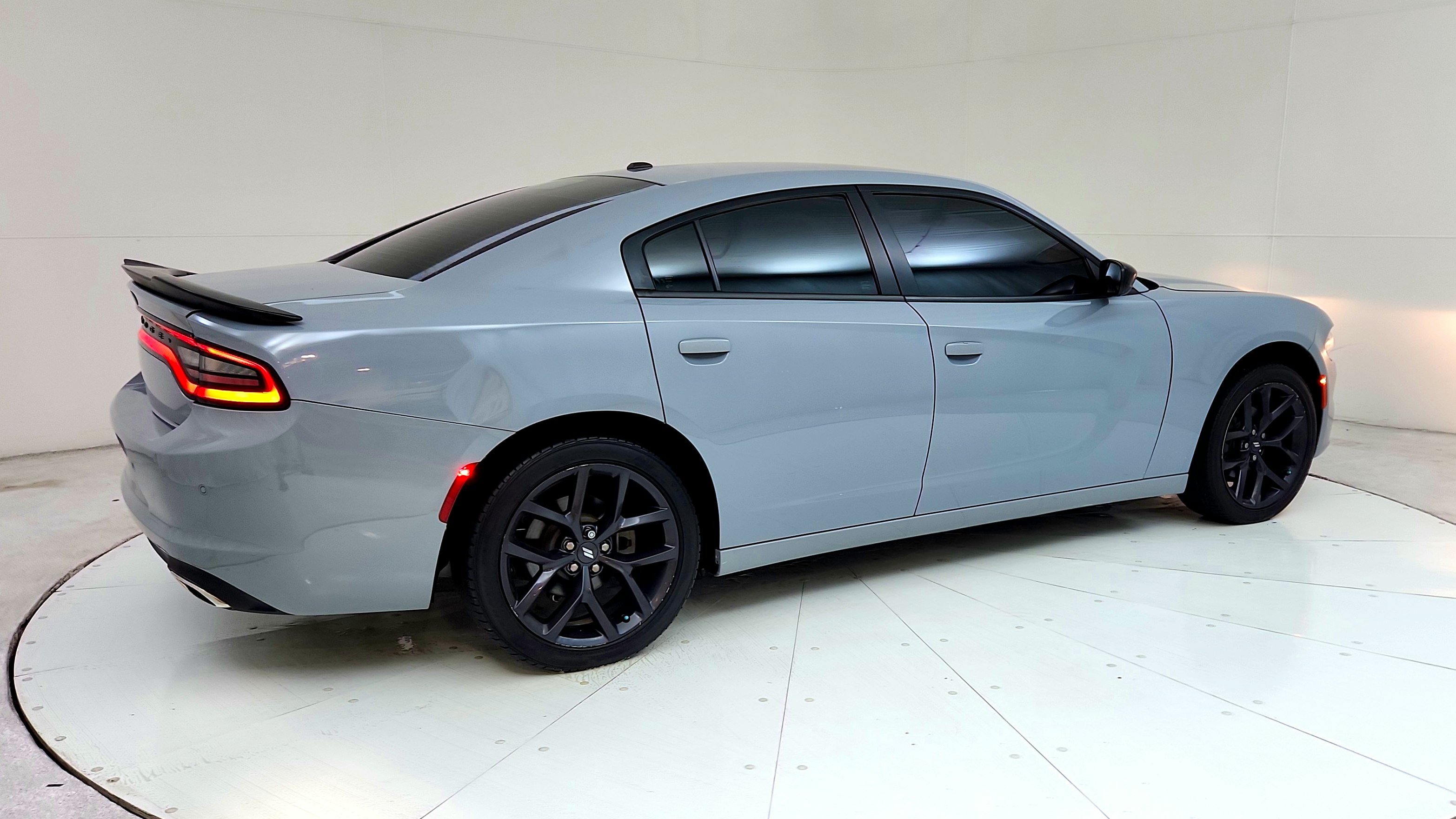 Used 2020 Dodge Charger SXT w/ Blacktop Package RWD image 7