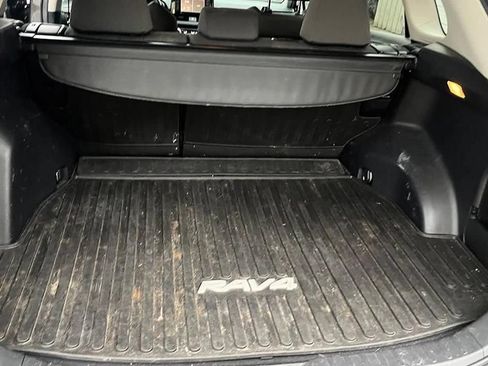 Used 2020 Toyota RAV4 XLE w/ Convenience Package AWD/4WD image 9