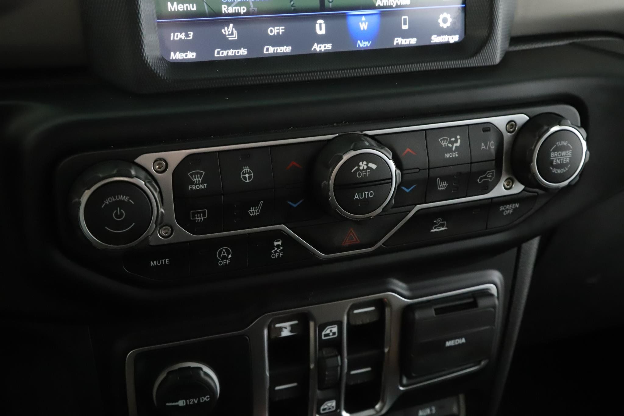 Used 2020 Jeep Gladiator Rubicon w/ Dual Top Group AWD/4WD image 14
