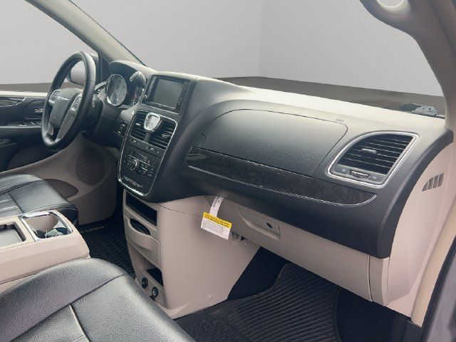 Used 2015 Chrysler Town & Country Touring-L w/ Driver Convenience Group FWD image 29