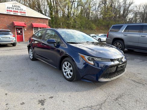 Used 2021 Toyota Corolla LE image 3