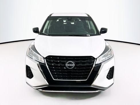 Used 2024 Nissan Kicks S image 2
