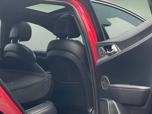 Used 2018 Kia Stinger GT2 image 22