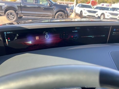 Used 2024 Lincoln Nautilus Premier image 8