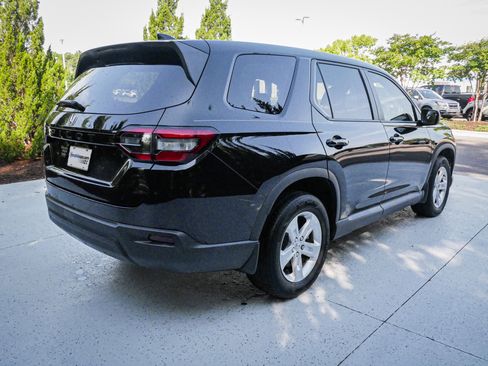 Used 2023 Honda Pilot LX image 10