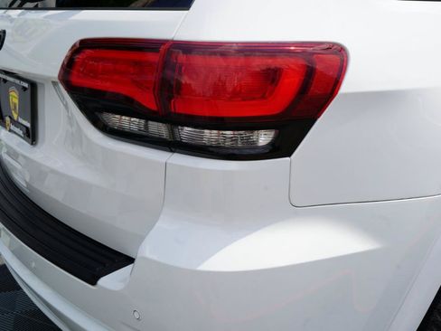 Used 2019 Jeep Grand Cherokee Altitude AWD/4WD image 30