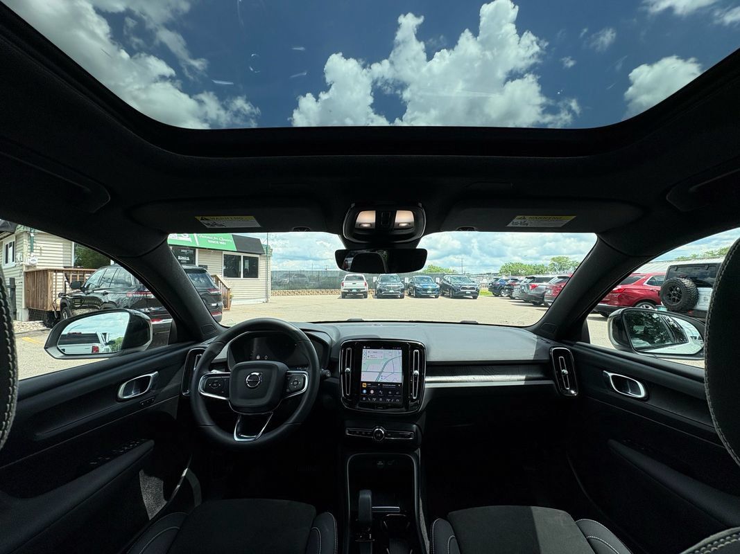 Used 2023 Volvo XC40 Recharge Plus AWD/4WD image 11