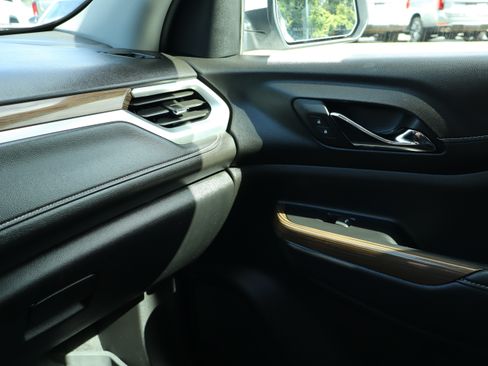 Used 2023 GMC Acadia SLE FWD image 56