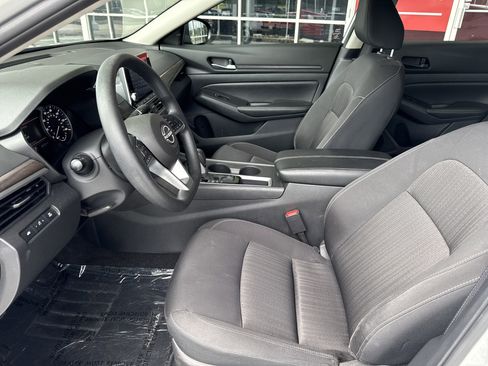 Used 2025 Nissan Altima 2.5 SV FWD image 15
