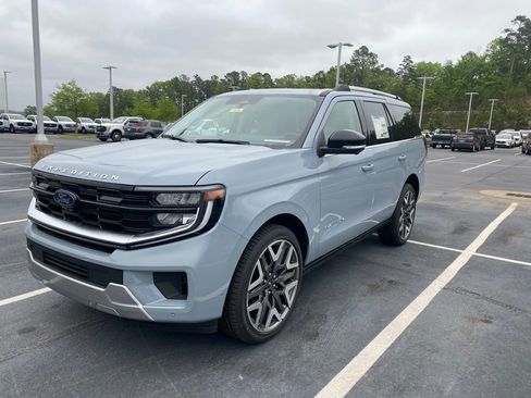 New 2025 Ford Expedition Platinum w/ Platinum Ultimate Package AWD/4WD image 3