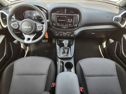 Certified 2025 Kia Soul LX w/ LX Technology Package FWD image 25