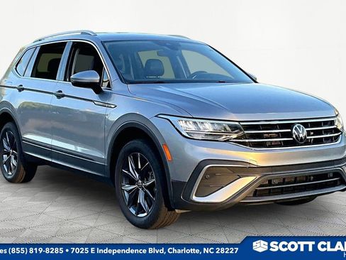 Used 2024 Volkswagen Tiguan SE FWD image 1