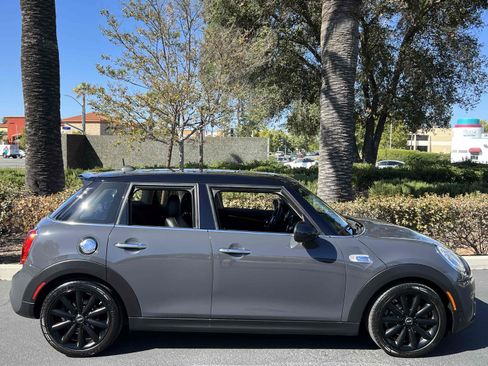 Used 2018 MINI Cooper S FWD image 19