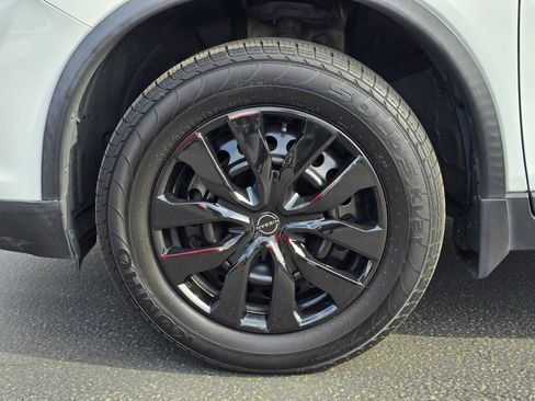 Used 2018 Nissan Rogue S AWD/4WD image 17