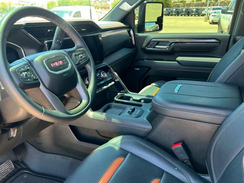 Used 2025 GMC Sierra 2500 AT4 AWD/4WD image 16