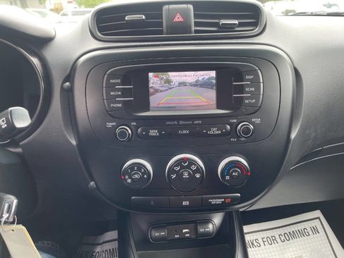 Used 2016 Kia Soul + FWD image 17