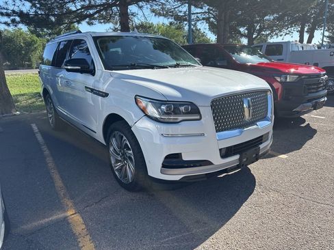Used 2022 Lincoln Navigator 4WD image 4