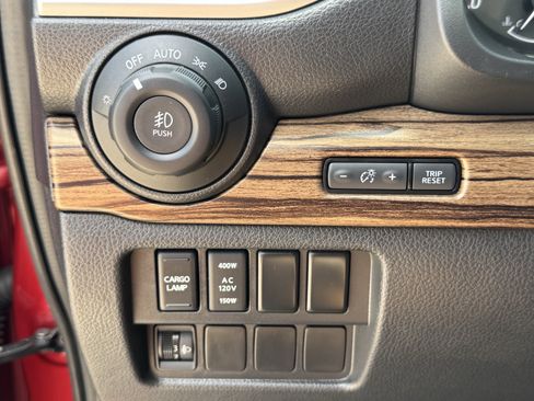 Used 2020 Nissan Titan SL w/ Moonroof Package AWD/4WD image 25