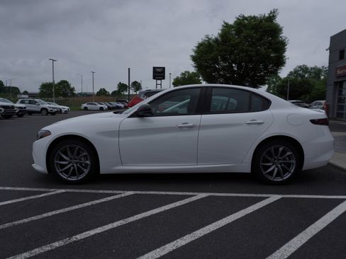 New 2025 Alfa Romeo Giulia AWD image 6