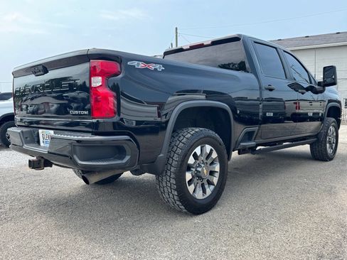 Used 2022 Chevrolet Silverado 2500 Custom w/ Custom Value Package AWD/4WD image 6