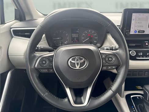 Used 2023 Toyota Corolla Cross LE FWD image 12