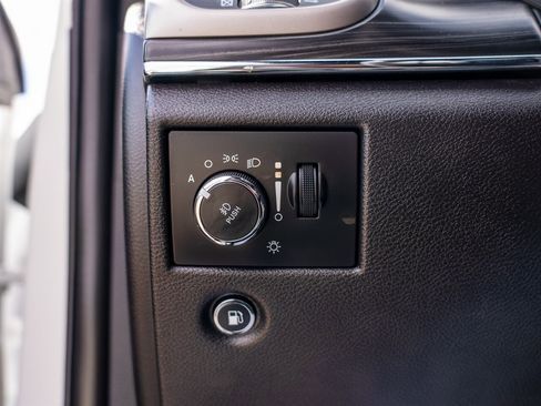 Used 2020 Jeep Grand Cherokee Limited w/ Luxury Group II image 37