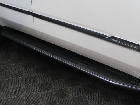 Used 2017 Cadillac Escalade Luxury image 5