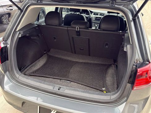 Used 2017 Volkswagen Golf Wolfsburg Edition image 33