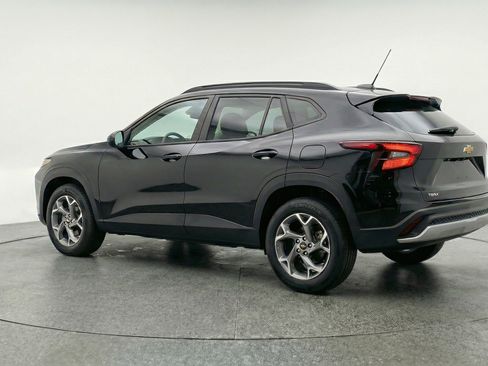 Used 2025 Chevrolet Trax LT image 6
