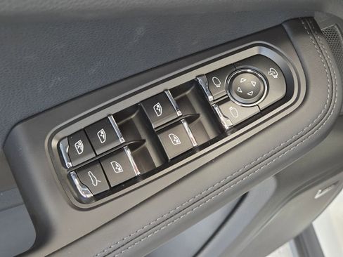 New 2026 Porsche Macan Turbo AWD/4WD image 15