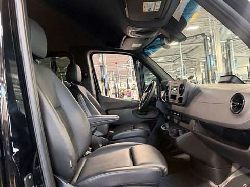 Used 2025 Mercedes-Benz Sprinter 2500 image 24