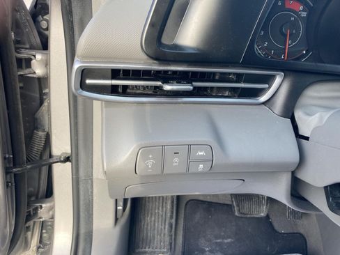 Used 2023 Hyundai Elantra SE FWD image 15