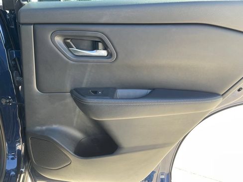 Used 2024 Nissan Rogue SV FWD image 25