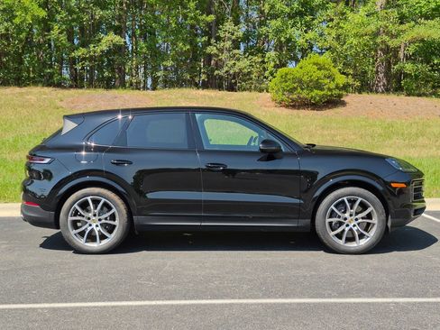 Certified 2024 Porsche Cayenne AWD/4WD image 25