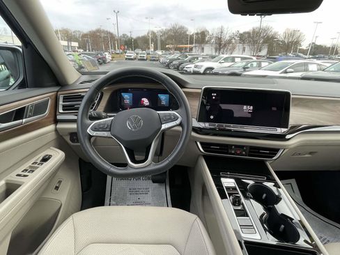 Certified 2025 Volkswagen Atlas SE w/ Panoramic Sunroof Package image 18