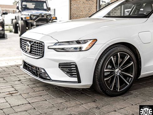 Used 2023 Volvo S60 T8 Plus image 5