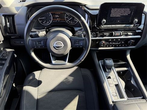 Used 2024 Nissan Pathfinder SV image 11
