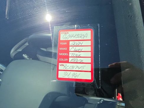 Used 2024 Chevrolet Trax RS w/ Sunroof Package FWD image 8