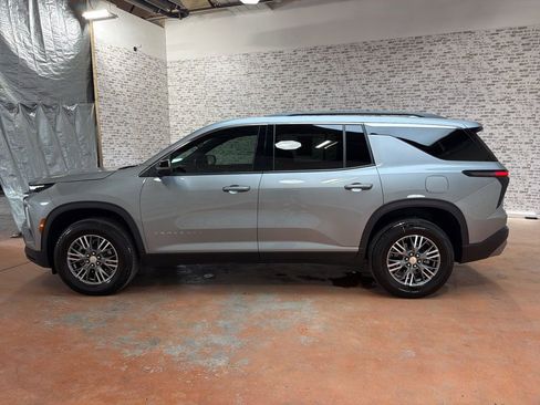 Used 2024 Chevrolet Traverse LT w/ Trailering Package image 4