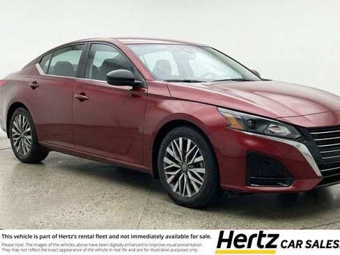 Used 2025 Nissan Altima 2.5 SV FWD image 1