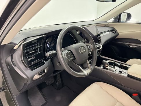 Used 2024 Lexus RX 350 FWD w/ Technology Package image 4