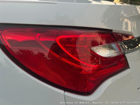 Used 2013 Chrysler 200 Touring FWD image 15