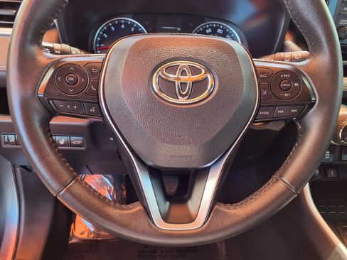 Used 2021 Toyota RAV4 XLE w/ Convenience Package FWD image 21
