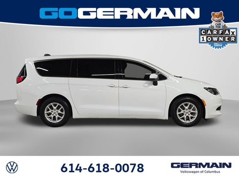 Used 2022 Chrysler Voyager LX image 7