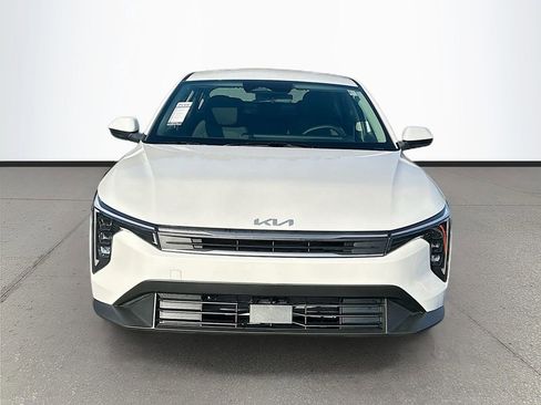 New 2025 Kia K4 LXS image 2