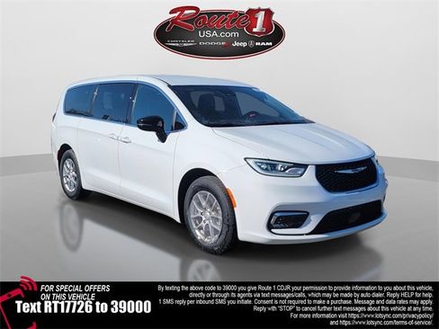 New 2026 Chrysler Pacifica Select image 1